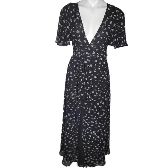 WILDFOX Women's Floral Wrap Maxi Dress Flutter Sleeves Black White Size XS - Picture 1 of 8